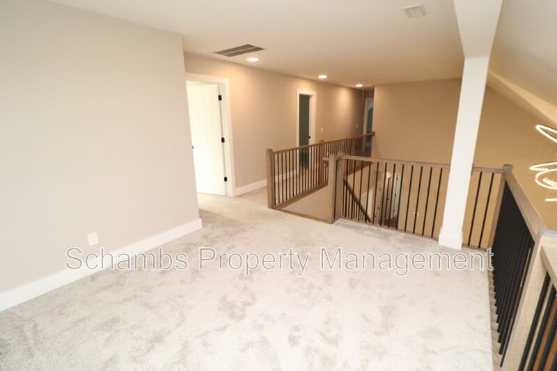 Cary House: 106 Kensbury Cir