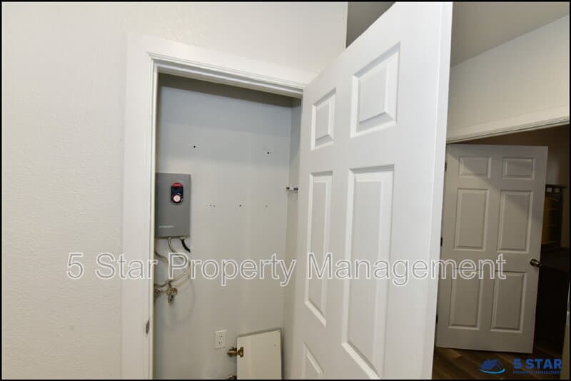 El Paso Condo: 6806 Alameda Ave