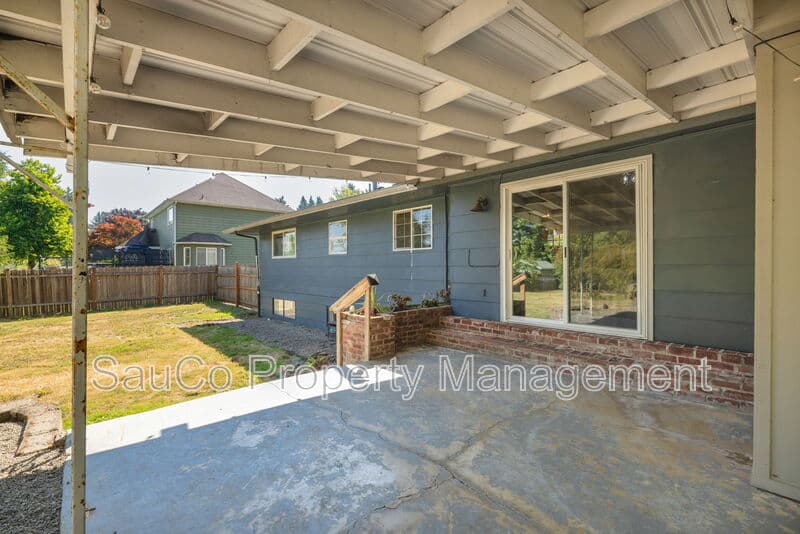 Gresham House: 5301 Southeast Welch Road