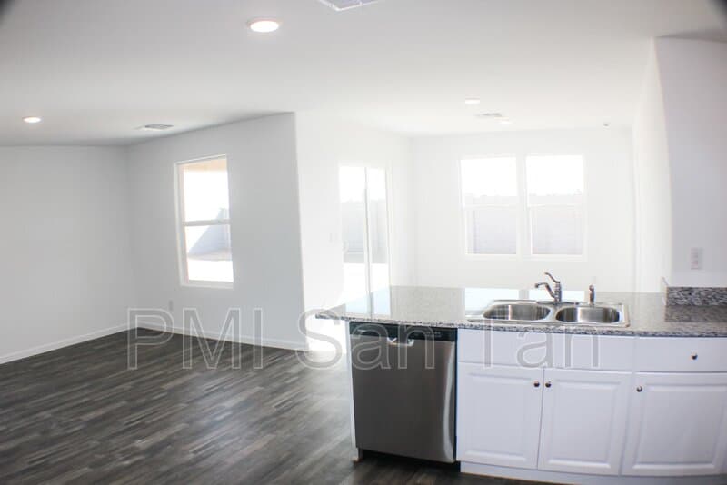 Casa Grande House: 1389 East Jaycie Lane