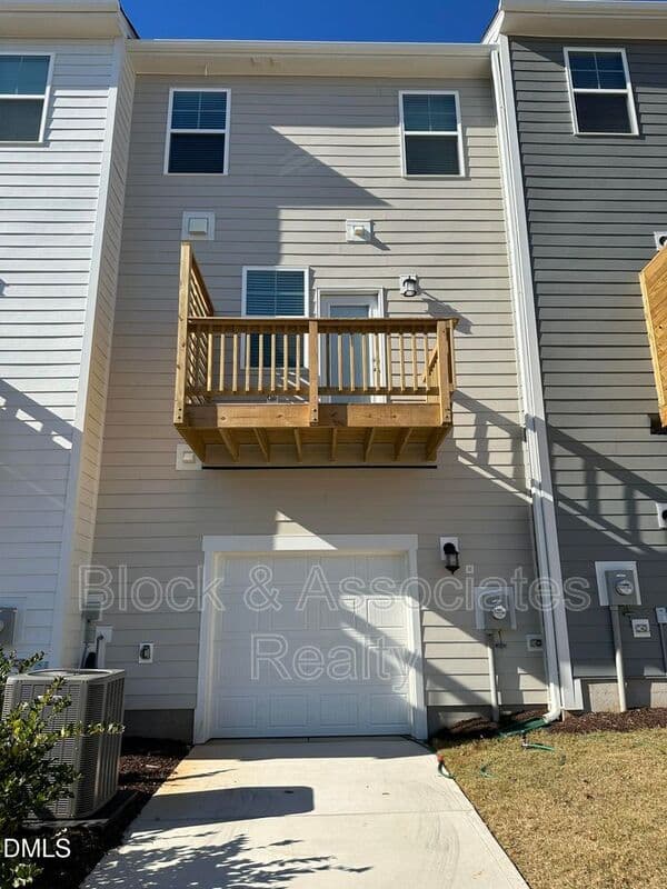 Wake Forest House: 608 Gimari Drive