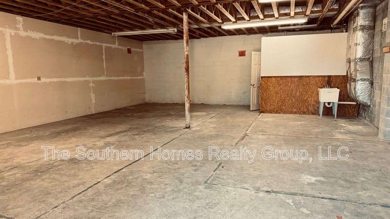 Athens House: 1834 Velma Road - 1