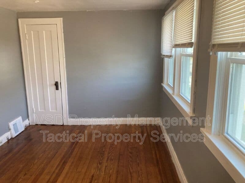 Garfield Heights House: 4630 E 86 St