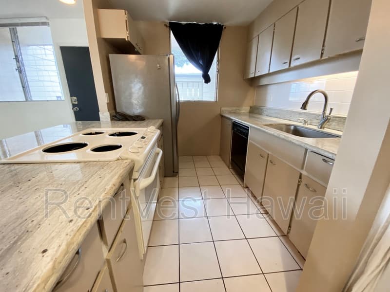 Mililani Townhome: 94-161 Kuahelani Ave