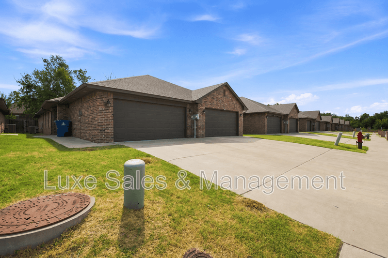 Edmond House: 404 Chalk Hill Ct