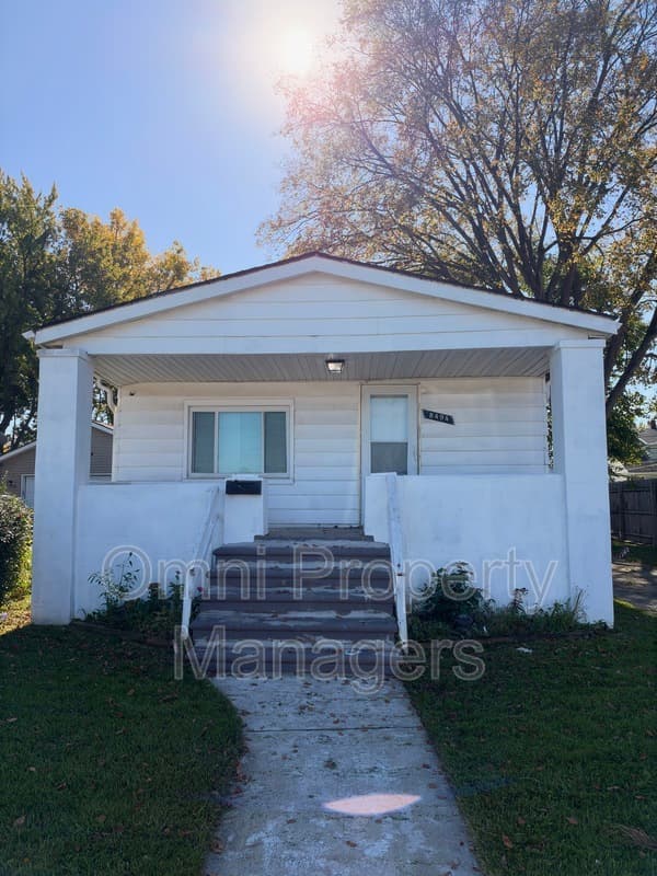 Warren House: 8494 Studebaker Ave