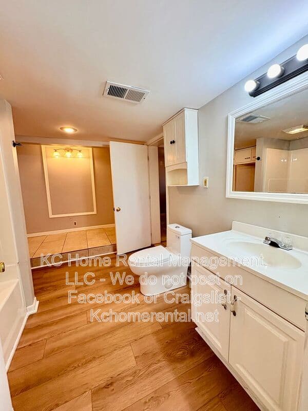 Kansas City House: 2817 West 41st Avenue