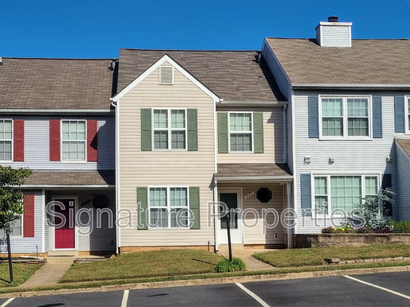 Fredericksburg Townhome: 207 Heritage Commons Dr