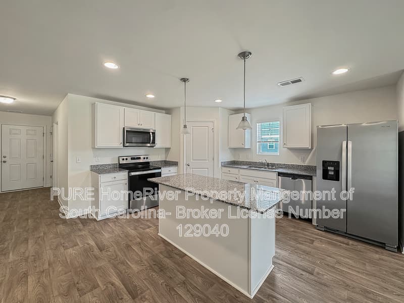 Camden House: 146 Carriagebrook Cir