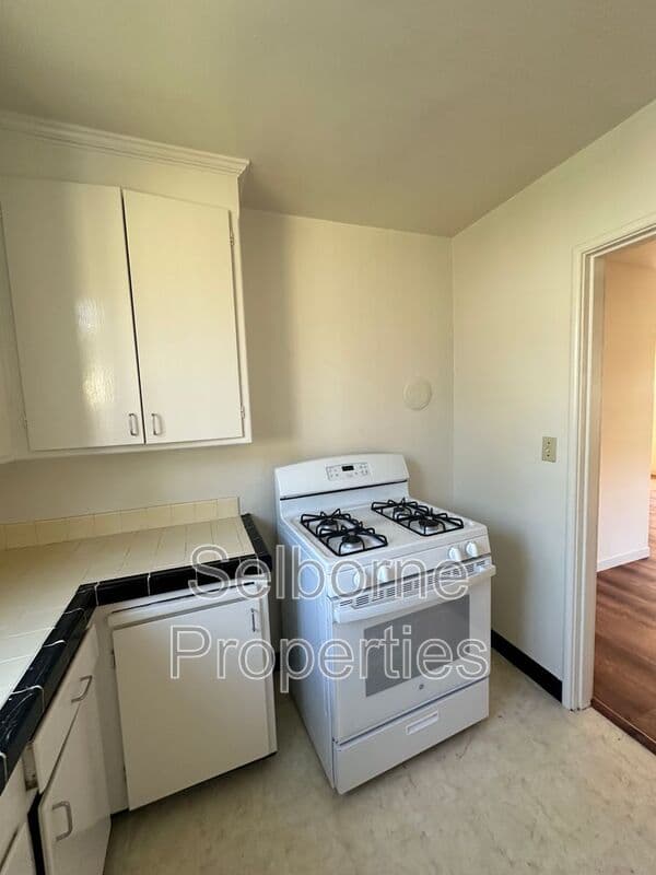 Oakland House: 1945 East 29th Street