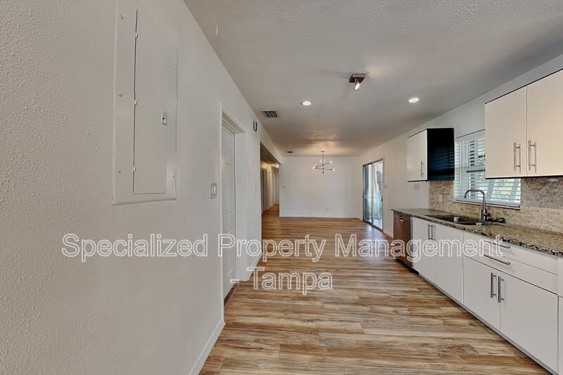 Tampa House: 311 W Fern St