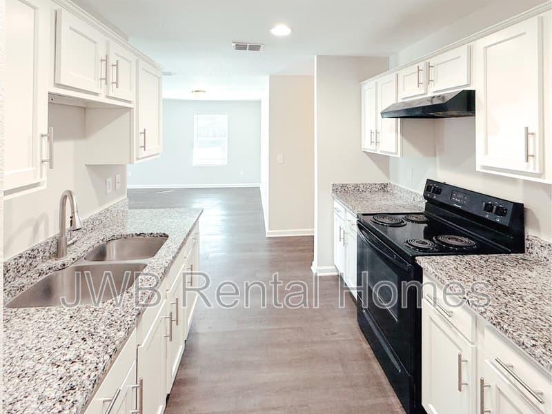 Jacksonville House: 6704 Elwood Ave