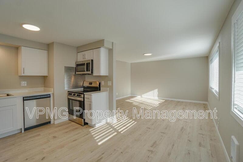 Vancouver Condo: 4420 Gibbons St