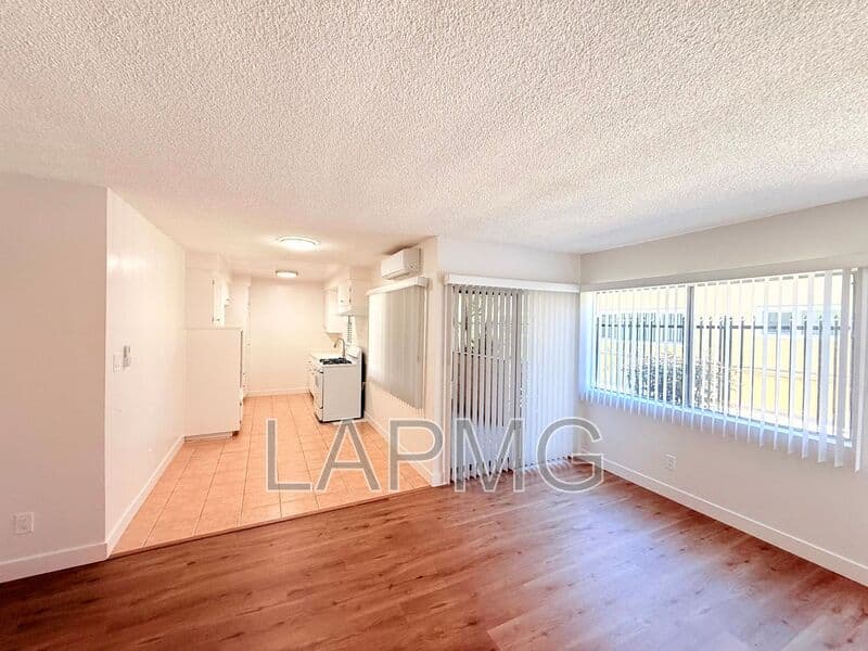 Inglewood House: 853 W Beach Avenue