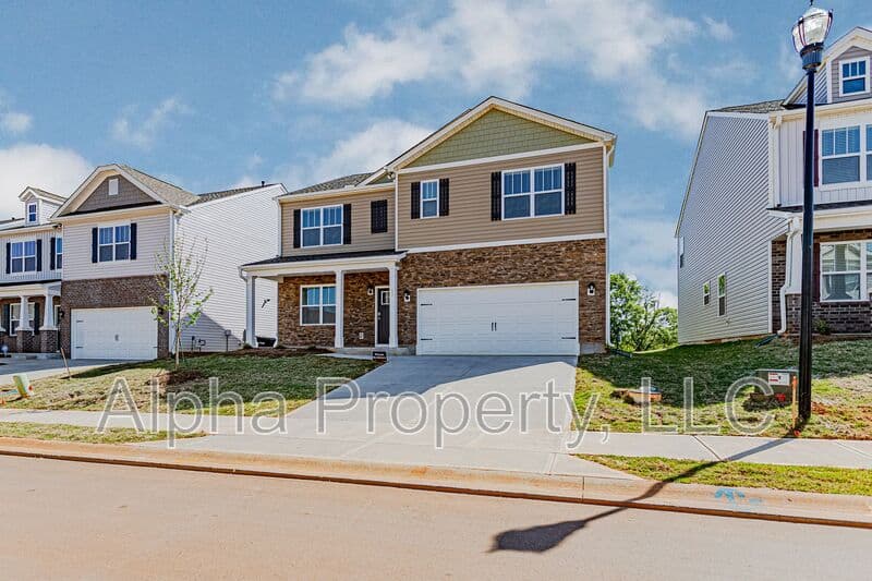 Greer House: 52 Oak Edge Lane