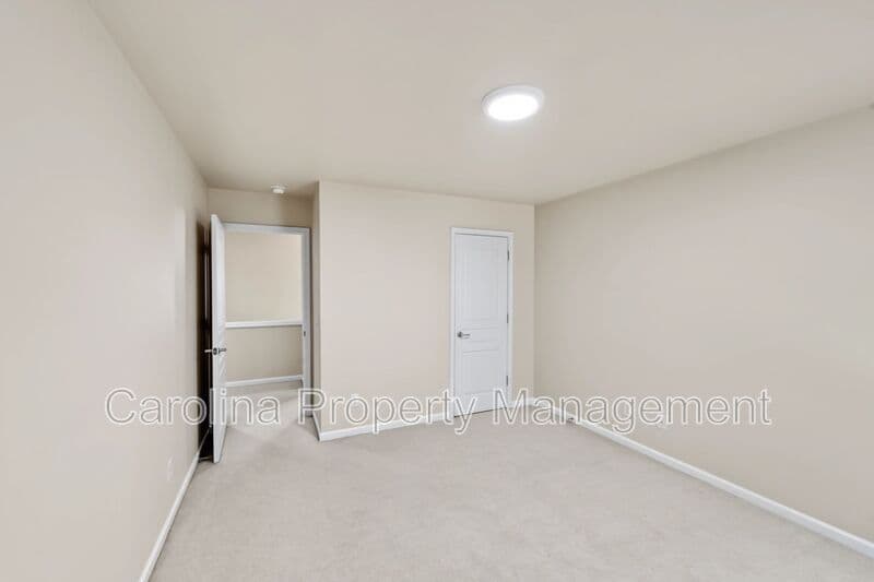 Charlotte House: 15422 Canmore St