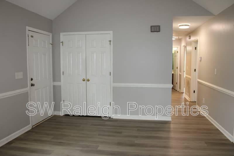 Fuquay-Varina House: 1400 Squire Ridge Drive