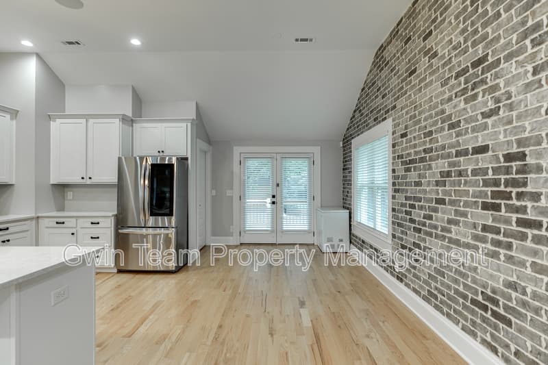 Lawrenceville House: 75 Cherry St
