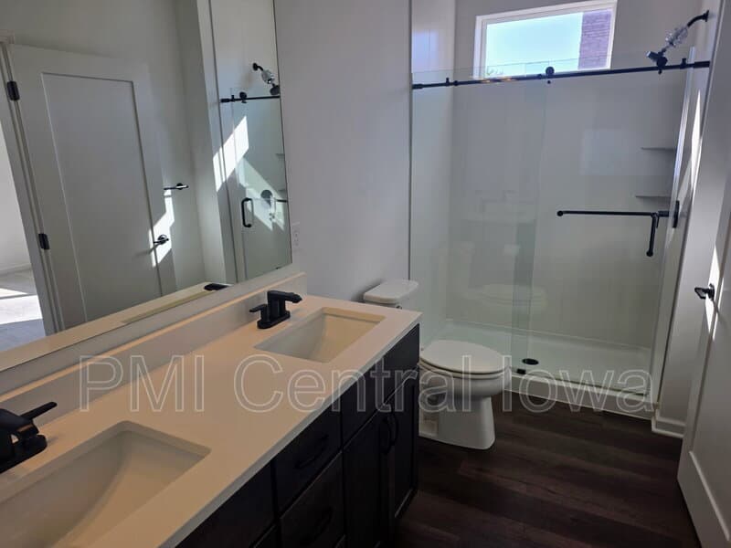 Des Moines Townhome: 423 SW 12th St