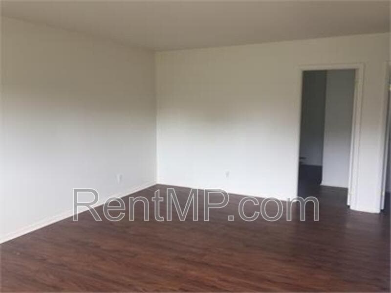 Mt. Pleasant Condo: 3467 S Summerton - APT 2
