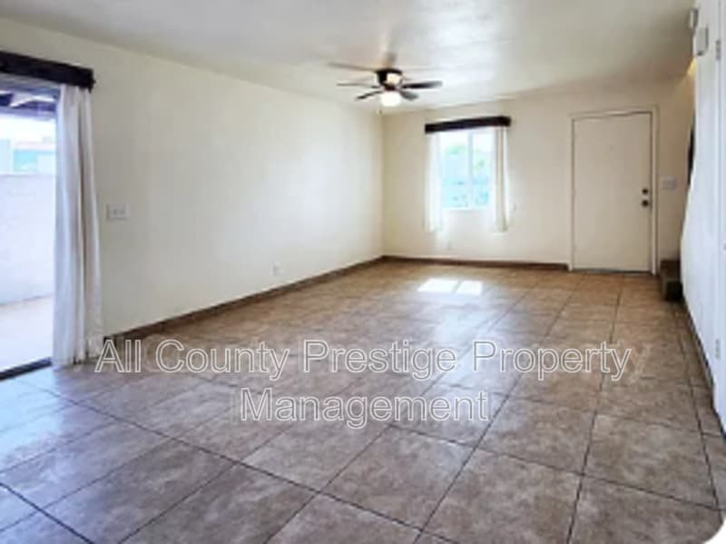 Glendale Townhome: 7524 N 47th Dr.