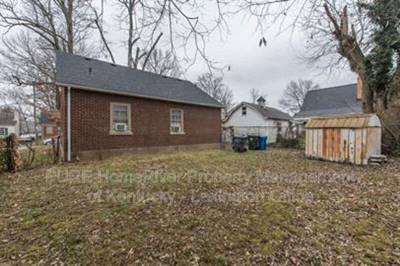 Lexington House: 200 Floral Park