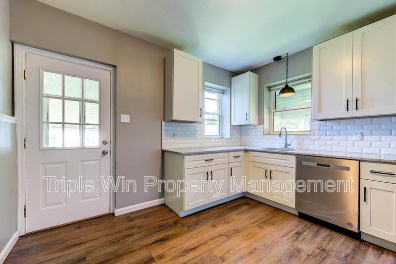 Saint Louis House: 8601 Virgil Ave