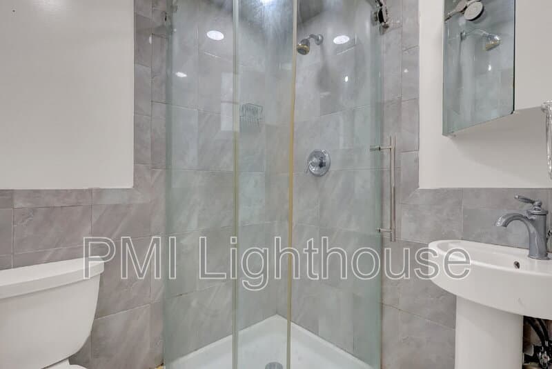 Huntington Station House: 164 W 19th St