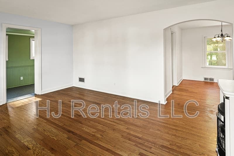 Florissant House: 1305 South New Florissant Road