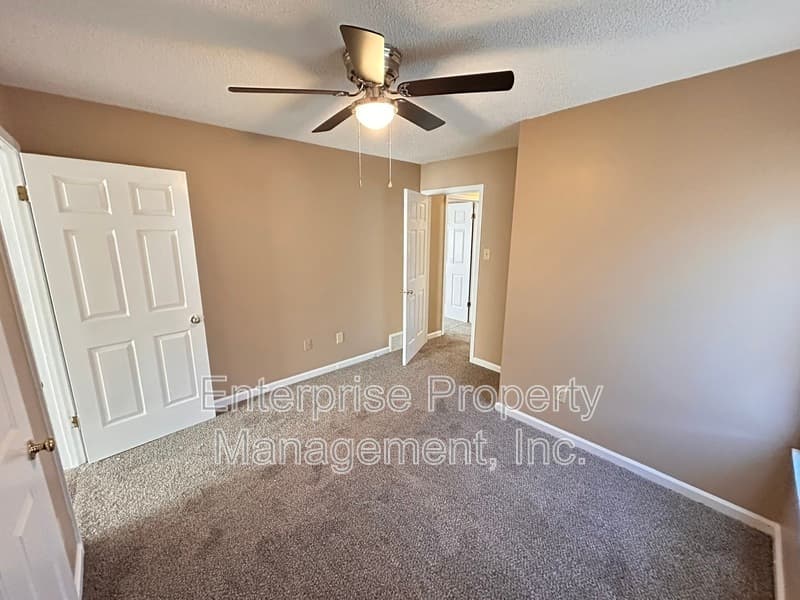 Cordova House: 7828 Bland Lane