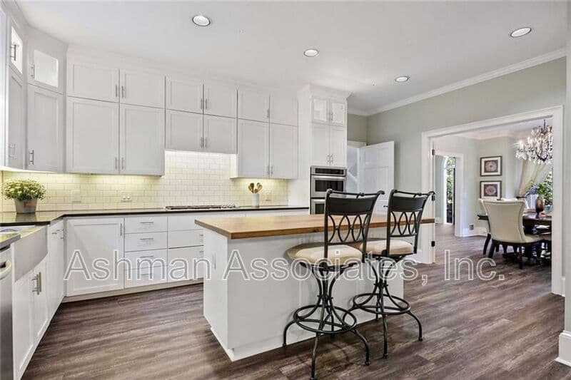 Atlanta House: 930 Manchester Place
