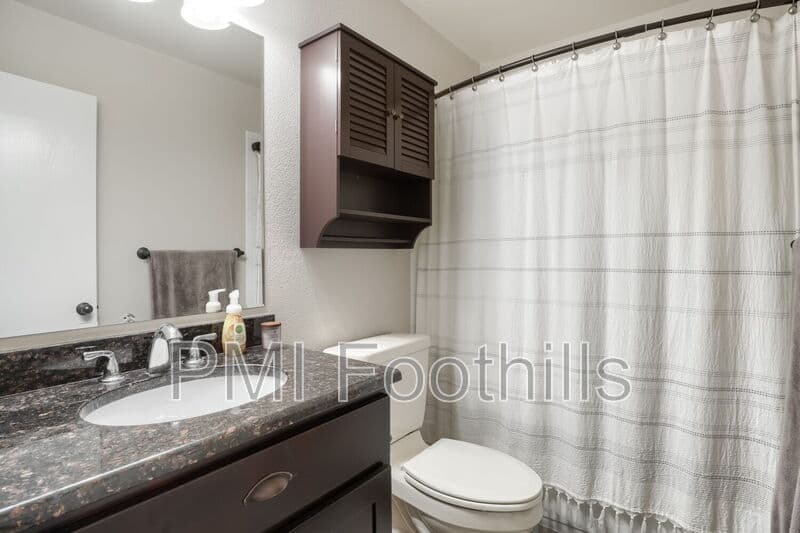 Lakewood Townhome: 5428 West 17th Avenue
