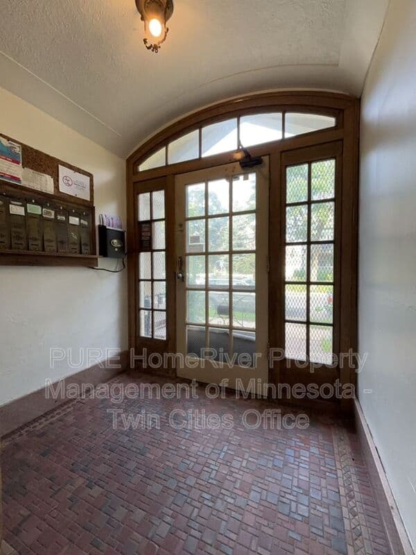 Minneapolis Condo: 3125 3rd Ave S