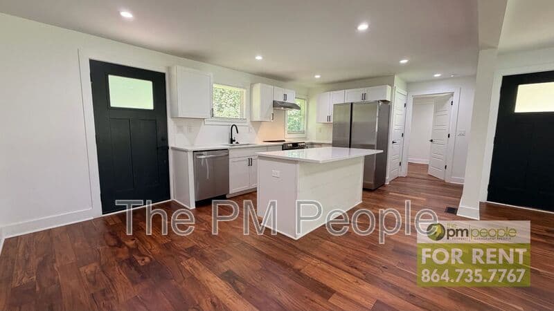 Easley House: 108 Saint Lo Cr