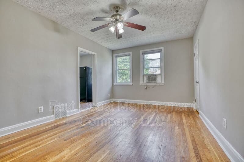 Baltimore Condo: 5906 The Alameda