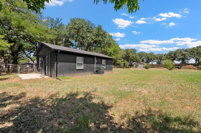 Hurst House: 1444 Cimarron Trail