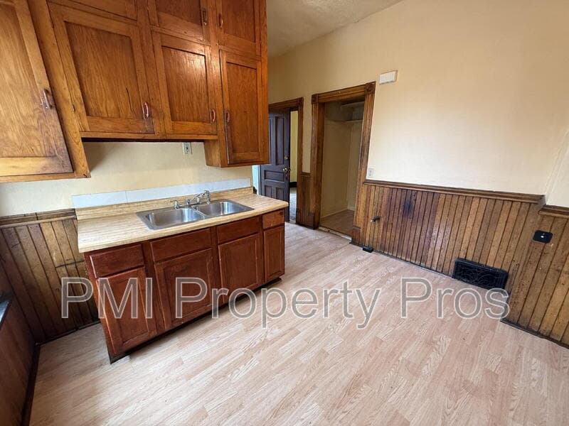Milwaukee Condo: 2441 N Dr. William Finlayson St (Upper)