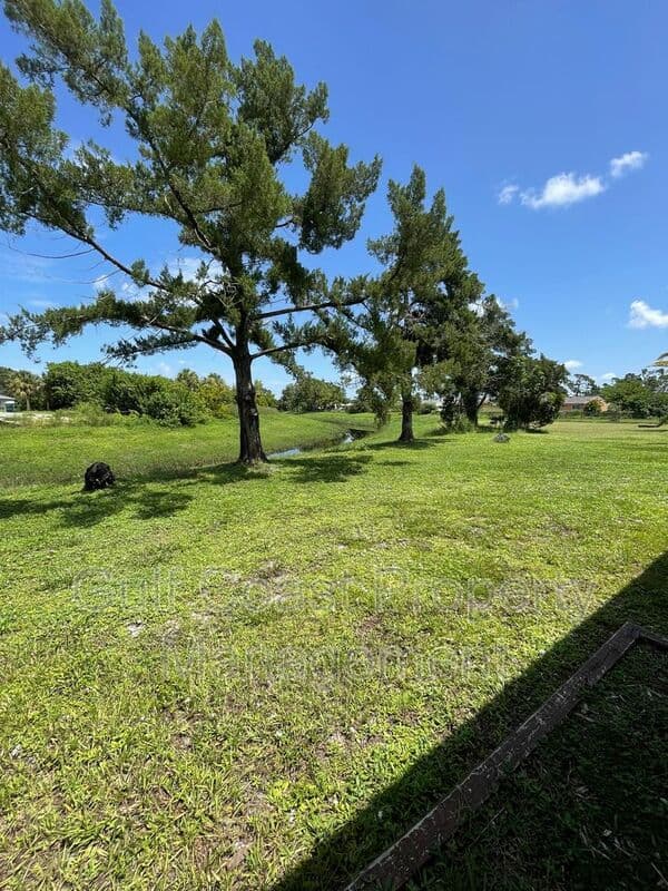 North Port House: 3365 Avanti Circle
