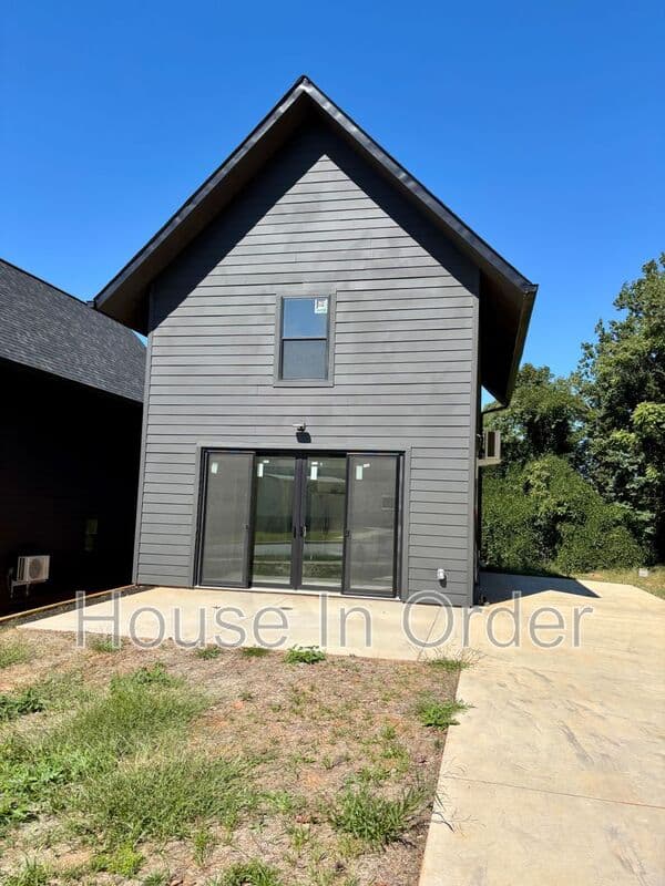 Rutherfordton House: 211 Cowan St