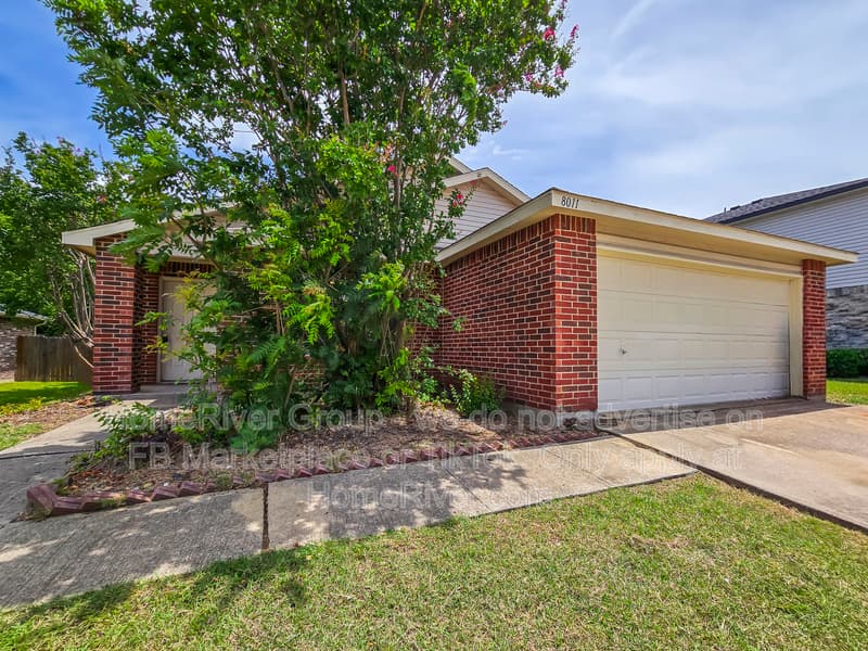 Arlington House: 8011 Mosstree Dr