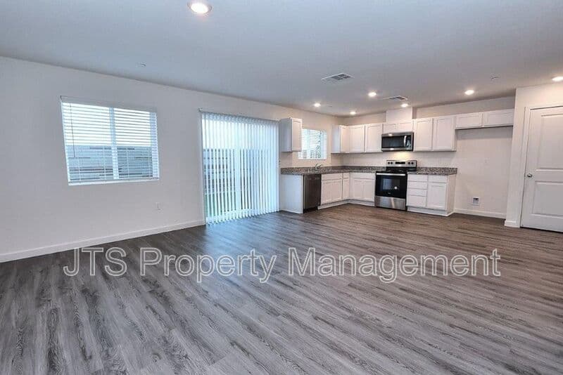 Roseville House: 2049 Shady Tree Circle