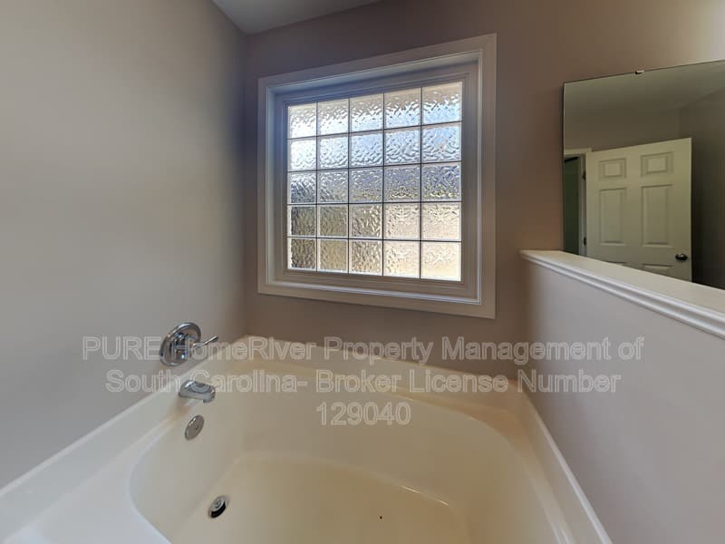 Sumter House: 1815 Duke Dr