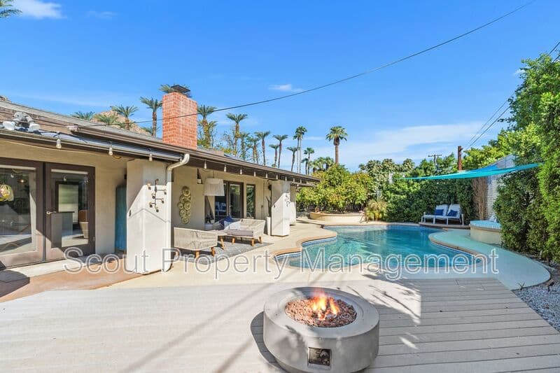 La Quinta House: 46560 Cameo Palms Drive