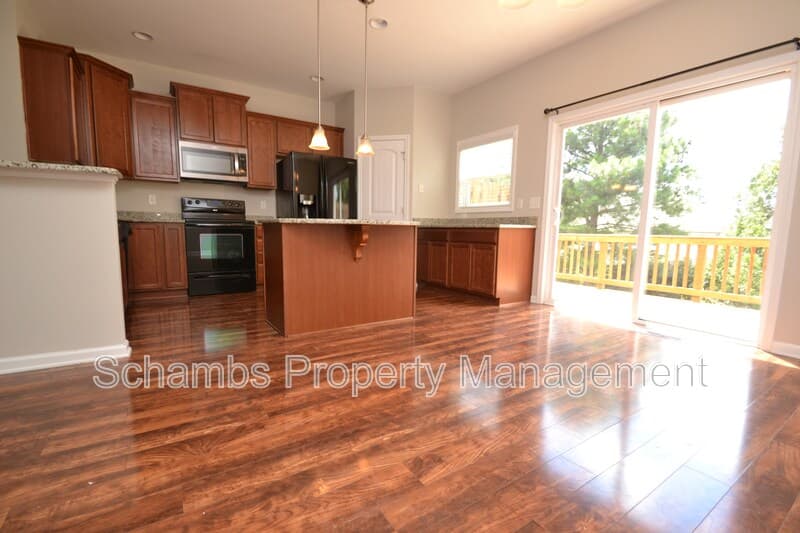 Durham House: 208 Irving Way
