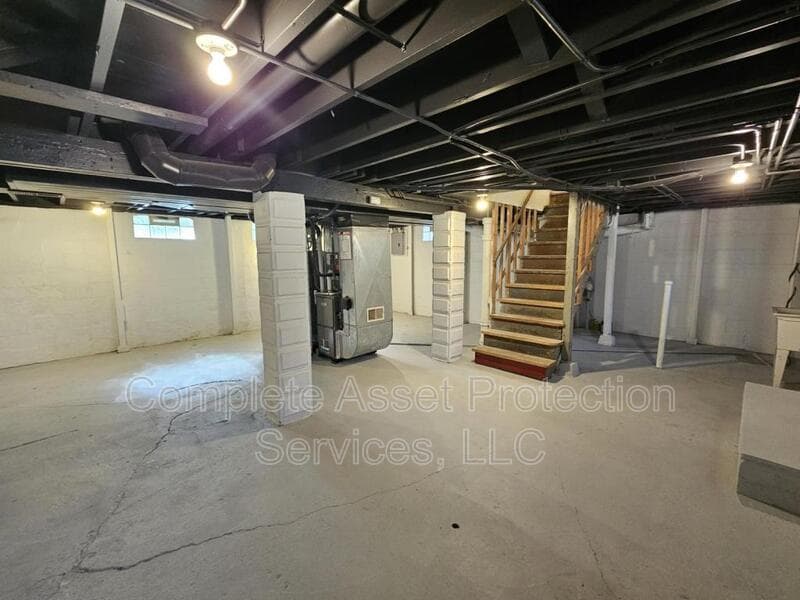 Highland House: 2430 81st St