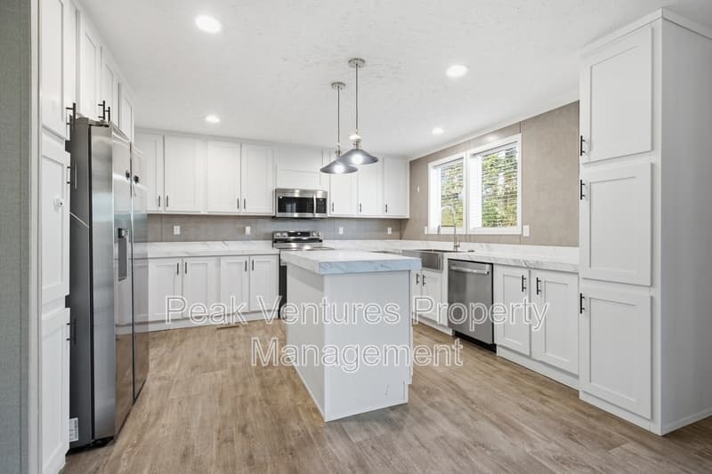 Rutherfordton House: 181 Youngs Dr