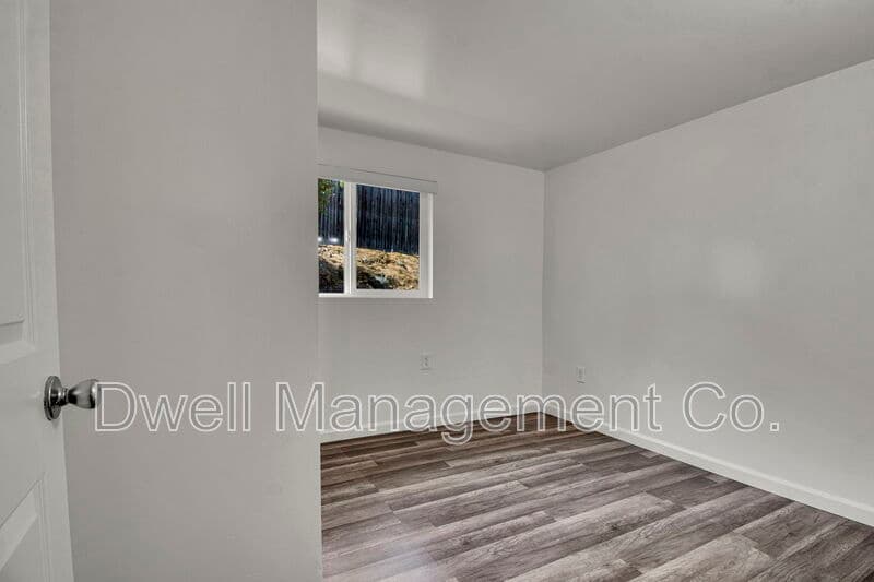 Spring Valley House: 9105 Rosedale Dr