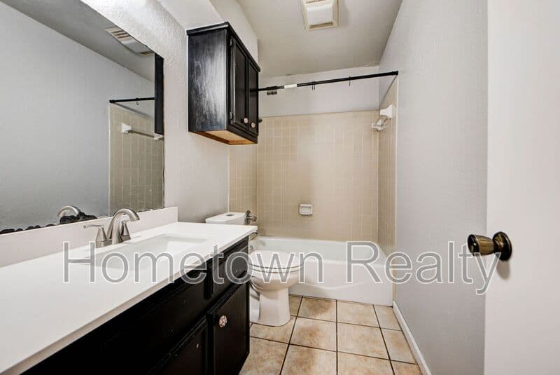 Norman Condo: 1713 Hillcrest Drive