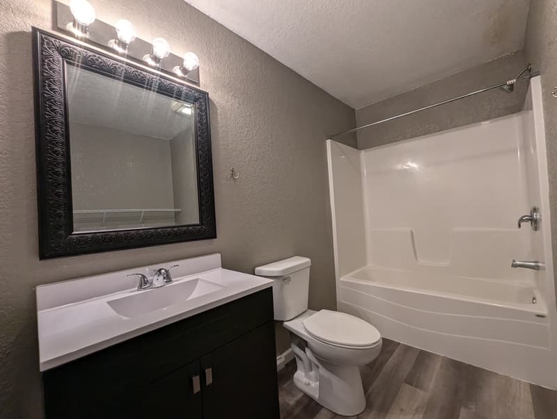 Oskaloosa Condo: 1317 B Avenue West 19