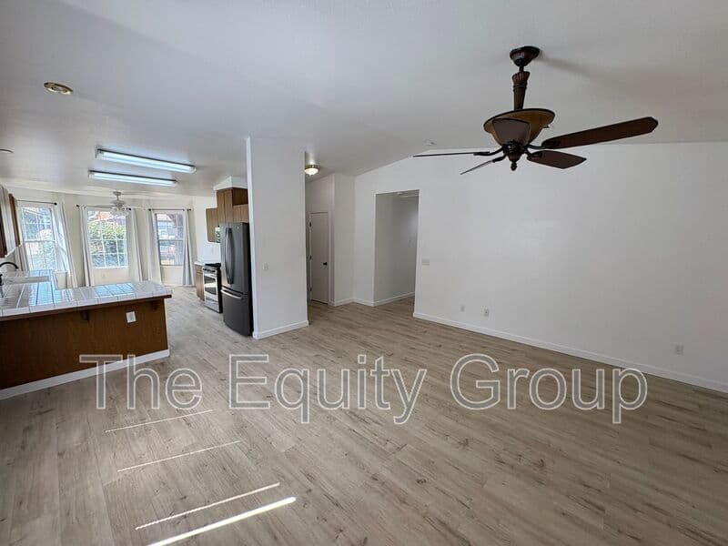 Visalia House: 2324 West Delta Ave